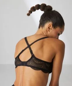 Simone Perele Soutien-gorge Emboitant En Dentelle Avec Armatures Simone Pérèle Collection De Lingerie Permanente Karma Coloris Noir. -SOUTIEN-GORGE Soldes Boutique Soutien gorge emboitant en dentelle avec armatures Simone Perele Karma noir 12V310 015 2