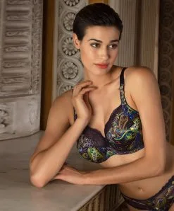 Soutien-gorge Couvrant Grande Taille De La Collection Lingerie De Luxe Dentelle Cashmer Par Lise Charmel.  -SOUTIEN-GORGE Soldes Boutique Soutien gorge grande taille Lise Charmel Dentelle cashmer emaux cashmer prune BCH6151 EC fashion 2