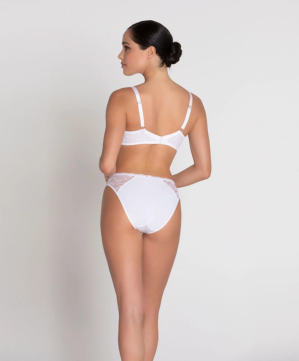 Soutien-gorge Couvrant Grande Taille Collection De Lingerie Blanche Féérie Couture Par Lise Charmel. 13 Soutien-gorge Couvrant Grande Taille Collection De Lingerie Blanche Féérie Couture Par Lise Charmel. – Image 11