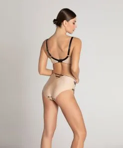 Soutien-gorge Couvrant Grande Taille Lise Charmel De La Collection Lingerie De Charme Follement Sexy En Coloris Nude Sexy. 17 Soutien-gorge Couvrant Grande Taille Lise Charmel De La Collection Lingerie De Charme Follement Sexy En Coloris Nude Sexy. -SOUTIEN-GORGE Soldes Boutique Soutien gorge grande taille Lise Charmel Follement sexy nude sexy BCH6145 NS 5