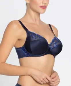 Soutien-gorge Grande Taille En Soie Lise Charmel Collection Splendeur Soie, Coloris Splendeur Bermudes (=bleu Marine). -SOUTIEN-GORGE Soldes Boutique Soutien gorge grande taille en soie Lise Charmel Splendeur soie bermudes bleu marine ACC6180 BS 503