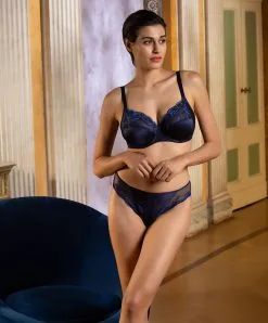 Soutien-gorge Grande Taille En Soie Lise Charmel Collection Splendeur Soie, Coloris Splendeur Bermudes (=bleu Marine). -SOUTIEN-GORGE Soldes Boutique Soutien gorge grande taille en soie Lise Charmel Splendeur soie bermudes bleu marine ACC6180 BS fashion 2