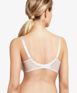 Soutien-gorge Moulé Spacer Couvrant Collection Chic Essential Coloris Blanc De Chez Chantelle Paris.  -SOUTIEN-GORGE Soldes Boutique Soutien gorge moule spacer couvrant Chantelle Chic Essential blanc C16G70 010 2
