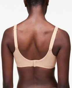 Soutien-gorge Moulé Très Enveloppant à Armatures Collection Smooth Lines De La Marque De Lingerie Chantelle, Coloris Beige Doré (=chair). 12 Soutien-gorge Moulé Très Enveloppant à Armatures Collection Smooth Lines De La Marque De Lingerie Chantelle, Coloris Beige Doré (=chair). -SOUTIEN-GORGE Soldes Boutique Soutien gorge moule tres enveloppant avec armatures Chantelle Smooth Lines Beige dore C11N10 01N 2