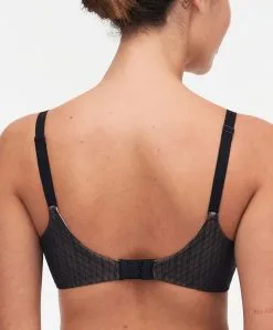Soutien-gorge Moulé Très Enveloppant à Armatures Collection Smooth Lines De La Marque De Lingerie Chantelle, Coloris Noir Et Beige. 10 Soutien-gorge Moulé Très Enveloppant à Armatures Collection Smooth Lines De La Marque De Lingerie Chantelle, Coloris Noir Et Beige. -SOUTIEN-GORGE Soldes Boutique Soutien gorge moule tres enveloppant avec armatures Chantelle Smooth Lines noir beige C11N10 0DS 2