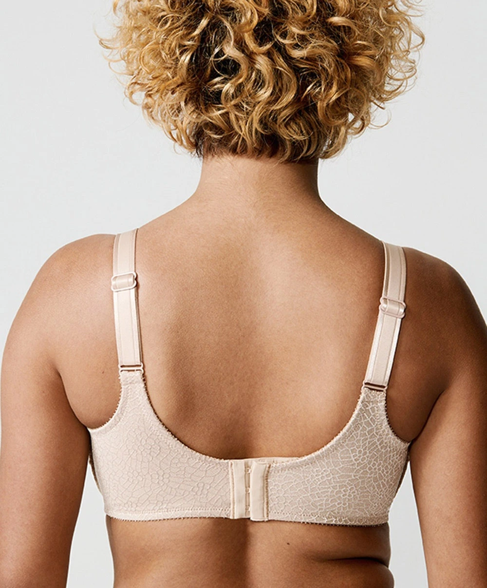 Soutien-gorge Moulé Avec Armatures Très Enveloppant Collection Lingerie Invisible Grande Taille C Magnifique De La Marque De Lingerie Chantelle, Coloris Nude. 9 Soutien-gorge Moulé Avec Armatures Très Enveloppant Collection Lingerie Invisible Grande Taille C Magnifique De La Marque De Lingerie Chantelle, Coloris Nude. – Image 7