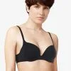 Soutien-gorge Invisible Extra Push-up Collection Essentiall De La Marque De Lingerie Française Chantelle. -SOUTIEN-GORGE Soldes Boutique Soutien gorge push up Chantelle essentiall noir C15G20 011