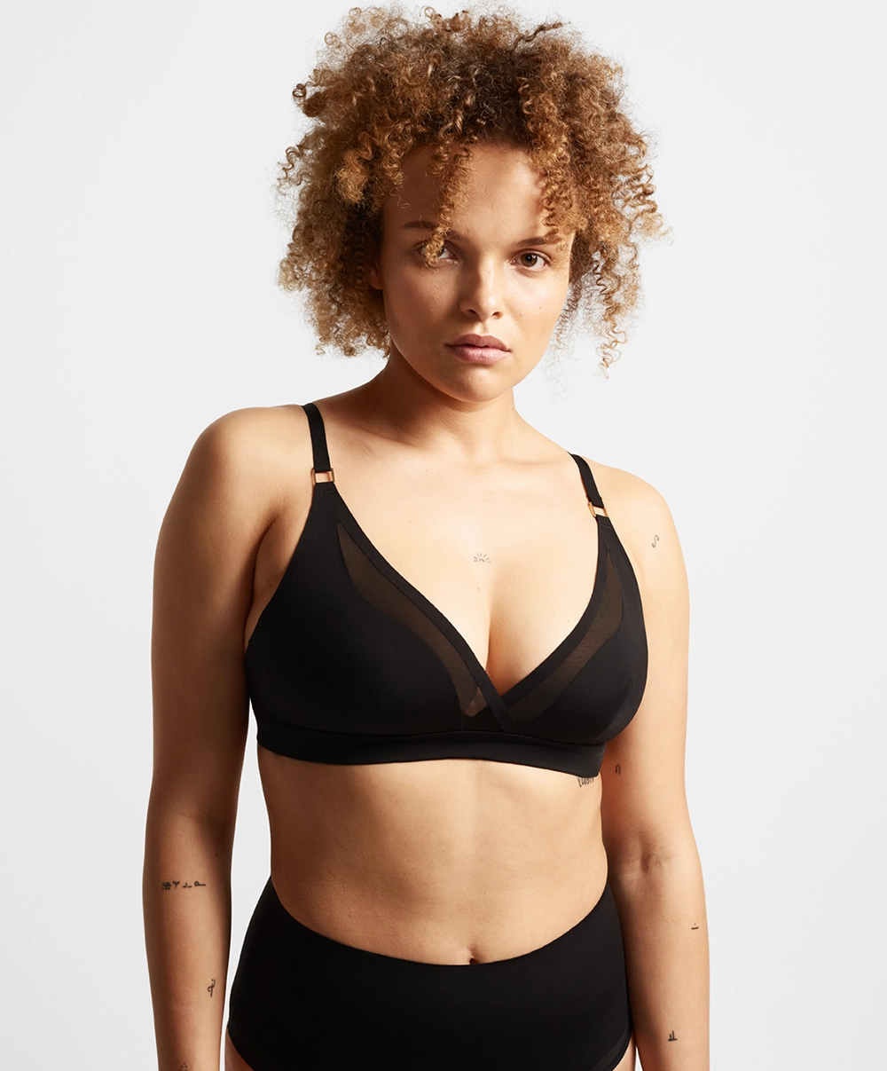 Soutien-gorge Sans Armatures Triangle Collection Pure Light De La Marque De Lingerie Chantelle. 3 Soutien-gorge Sans Armatures Triangle Collection Pure Light De La Marque De Lingerie Chantelle.