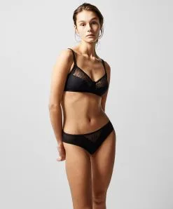 Soutien-gorge Sans Armatures Maintien Chantelle De La Collection Luminesce En Coloris Noir/or. -SOUTIEN-GORGE Soldes Boutique Soutien gorge sans armatures grande taille Chantelle Luminesce noir or C19K20 0A1 6