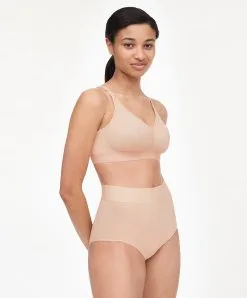 Soutien-gorge Sans Armatures Grande Taille Collection Smooth Lines De La Marque De Lingerie Chantelle, Coloris Beige Doré (=chair). -SOUTIEN-GORGE Soldes Boutique Soutien gorge sans armatures grande taille Chantelle Smooth Lines Beige dore C11N80 01N 5