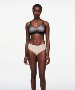 Soutien-gorge Sans Armatures Grande Taille Collection Smooth Lines De La Marque De Lingerie Chantelle, Coloris Noir Et Beige. 11 Soutien-gorge Sans Armatures Grande Taille Collection Smooth Lines De La Marque De Lingerie Chantelle, Coloris Noir Et Beige. -SOUTIEN-GORGE Soldes Boutique Soutien gorge sans armatures grande taille Chantelle Smooth Lines noir beige C11N80 0DS 4