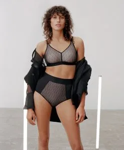 Soutien-gorge Sans Armatures Grande Taille Collection Smooth Lines De La Marque De Lingerie Chantelle, Coloris Noir Et Beige. 13 Soutien-gorge Sans Armatures Grande Taille Collection Smooth Lines De La Marque De Lingerie Chantelle, Coloris Noir Et Beige. -SOUTIEN-GORGE Soldes Boutique Soutien gorge sans armatures grande taille Chantelle Smooth Lines noir beige C11N80 0DS fashion 1