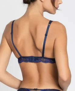 Soutien-gorge Sans Armatures En Soie Lise Charmel Collection Splendeur Soie, Coloris Splendeur Bermudes (=bleu Marine). 23 Soutien-gorge Sans Armatures En Soie Lise Charmel Collection Splendeur Soie, Coloris Splendeur Bermudes (=bleu Marine). -SOUTIEN-GORGE Soldes Boutique Soutien gorge sans armatures triangle en soie Lise Charmel Splendeur soie bermudes bleu marine ACC6580 BS 502