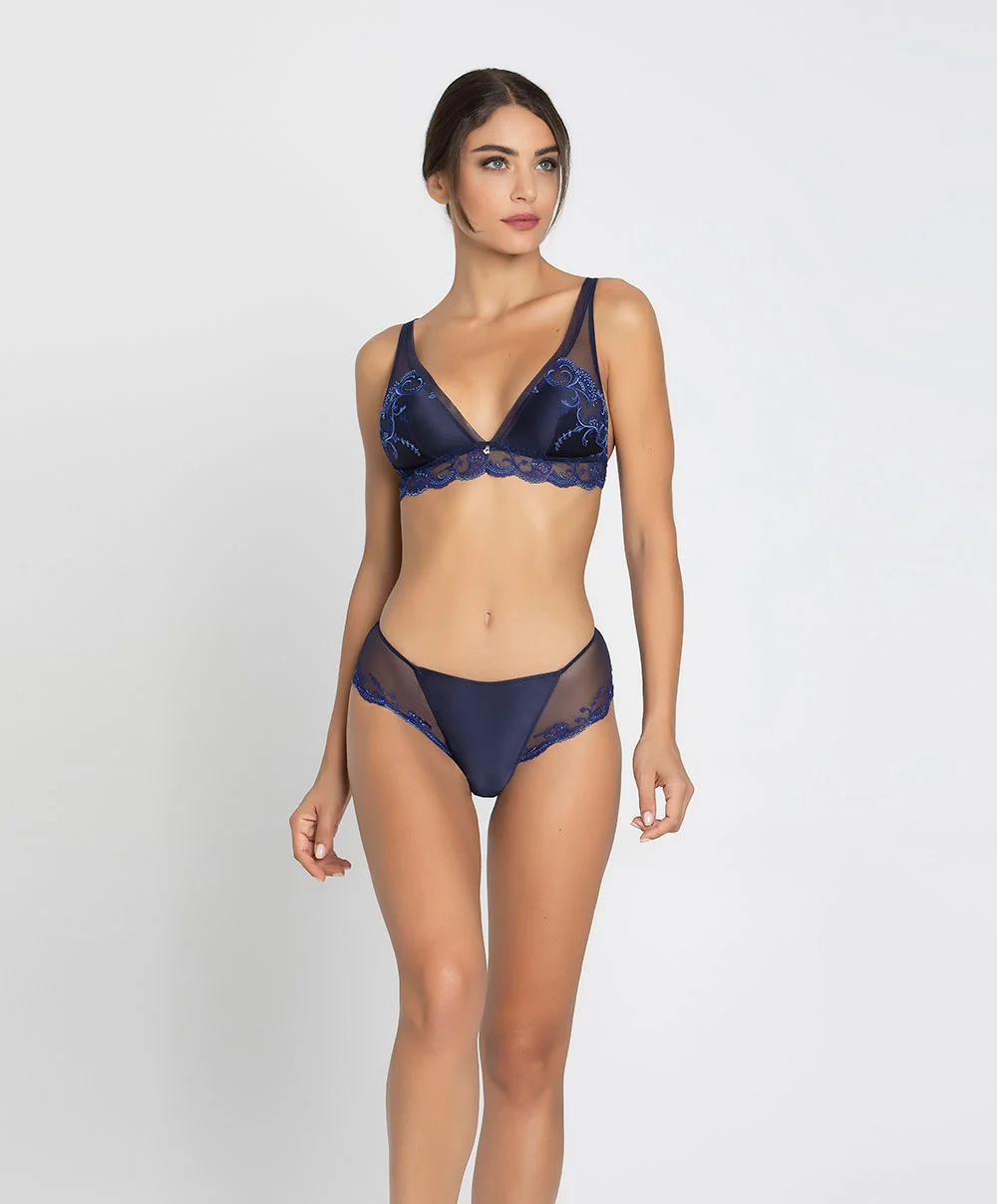 Soutien-gorge Sans Armatures En Soie Lise Charmel Collection Splendeur Soie, Coloris Splendeur Bermudes (=bleu Marine). 13 Soutien-gorge Sans Armatures En Soie Lise Charmel Collection Splendeur Soie, Coloris Splendeur Bermudes (=bleu Marine). – Image 11