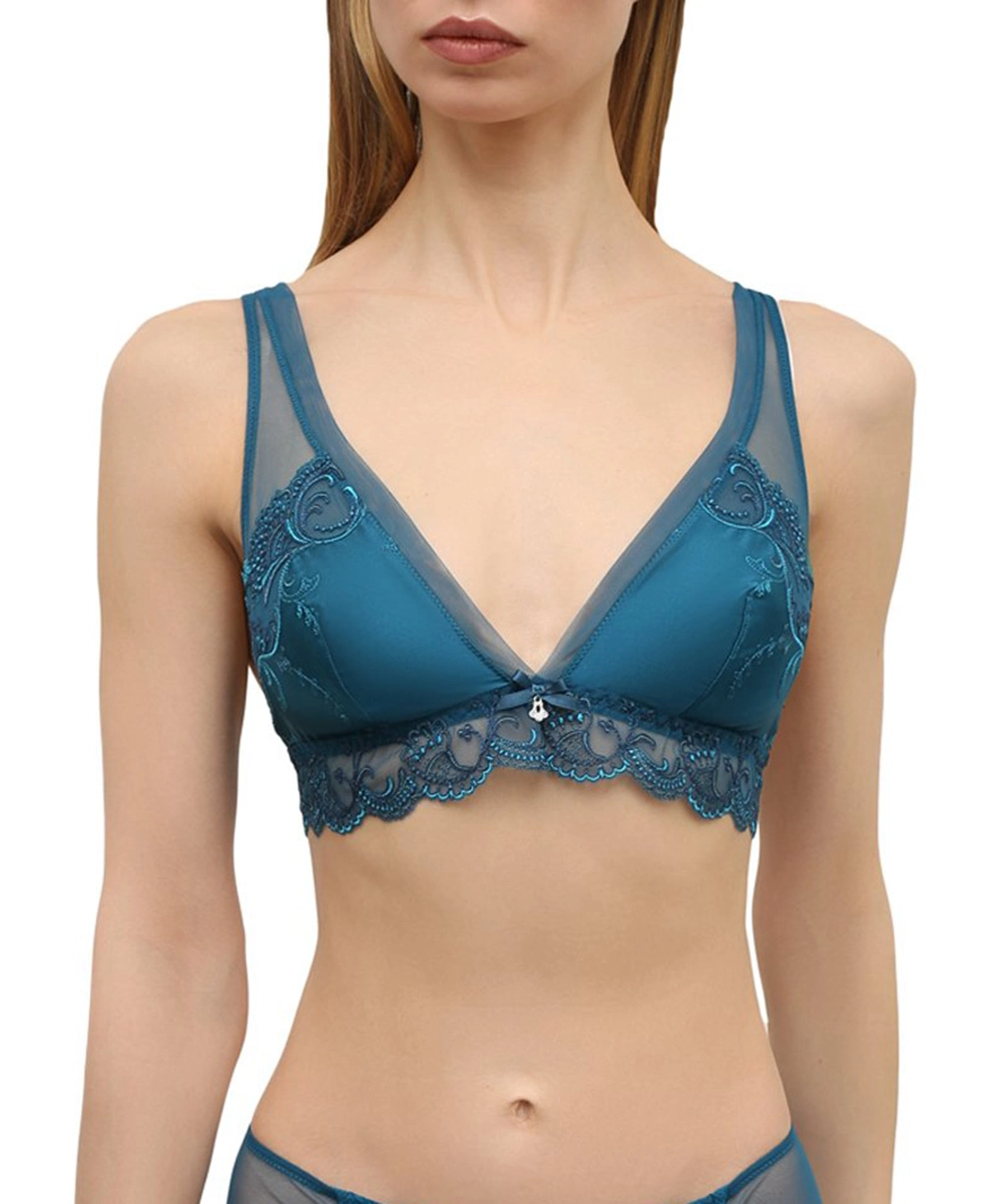 Soutien-gorge Sans Armatures En Soie Lise Charmel Collection Splendeur Soie Coloris Cyan à Mi-chemin Entre Le Bleu Et Le Vert, Dans L'esprit D'un Plumage De Paon. 6 Soutien-gorge Sans Armatures En Soie Lise Charmel Collection Splendeur Soie Coloris Cyan à Mi-chemin Entre Le Bleu Et Le Vert, Dans L'esprit D'un Plumage De Paon. – Image 4