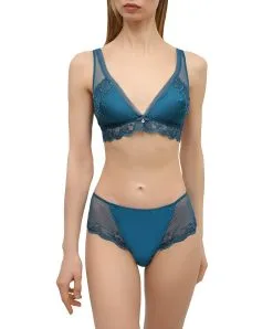 Soutien-gorge Sans Armatures En Soie Lise Charmel Collection Splendeur Soie Coloris Cyan à Mi-chemin Entre Le Bleu Et Le Vert, Dans L'esprit D'un Plumage De Paon. 14 Soutien-gorge Sans Armatures En Soie Lise Charmel Collection Splendeur Soie Coloris Cyan à Mi-chemin Entre Le Bleu Et Le Vert, Dans L'esprit D'un Plumage De Paon. -SOUTIEN-GORGE Soldes Boutique Soutien gorge sans armatures triangle en soie Lise Charmel Splendeur soie cyan bleu vert ACC6580 SC 3