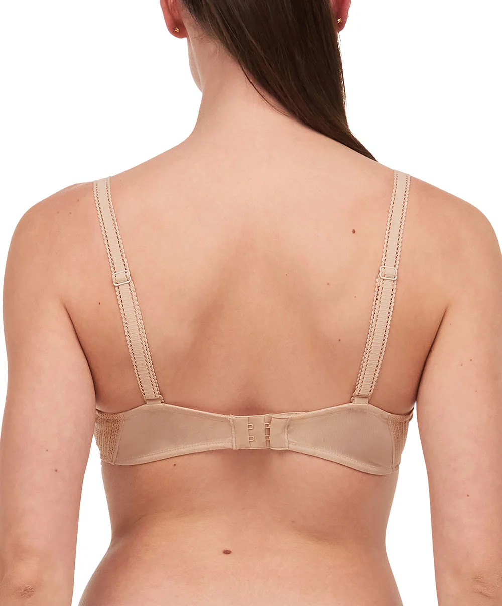 Soutien-gorge Spacer Triangle Plunge De La Marque De Lingerie Chantelle, Collection True Lace, Coloris Beige Doré. 4 Soutien-gorge Spacer Triangle Plunge De La Marque De Lingerie Chantelle, Collection True Lace, Coloris Beige Doré. – Image 2