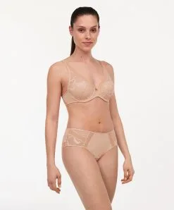 Soutien-gorge Spacer Triangle Plunge De La Marque De Lingerie Chantelle, Collection True Lace, Coloris Beige Doré. 13 Soutien-gorge Spacer Triangle Plunge De La Marque De Lingerie Chantelle, Collection True Lace, Coloris Beige Doré. -SOUTIEN-GORGE Soldes Boutique Soutien gorge spacer triangle plunge Chantelle true lace beige dore chair C11M20 01N 6