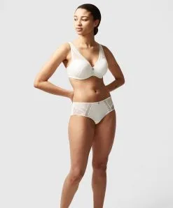 Soutien-gorge Spacer Triangle Plunge De La Marque De Lingerie Chantelle, Collection True Lace, Coloris Milk (=nacre). -SOUTIEN-GORGE Soldes Boutique Soutien gorge spacer triangle plunge Chantelle true lace milk nacre C11M20 0LW 503