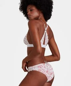 Soutien-gorge Bralette Triangle Sans Armatures Collection Lingerie Bahia & Moi Coloris Tangerine (blanc Et Détails Couleur Corail) De Chez Aubade Paris. 10 Soutien-gorge Bralette Triangle Sans Armatures Collection Lingerie Bahia & Moi Coloris Tangerine (blanc Et Détails Couleur Corail) De Chez Aubade Paris. -SOUTIEN-GORGE Soldes Boutique Soutien gorge triangle bralette bahia et moi tangerine Aubade blanc et corail PY10B 26 TANR 4