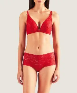 Soutien-gorge Triangle Plongeant Rouge De La Collection Lingerie Permanente Rosessence Par Aubade Paris. 10 Soutien-gorge Triangle Plongeant Rouge De La Collection Lingerie Permanente Rosessence Par Aubade Paris. -SOUTIEN-GORGE Soldes Boutique Soutien gorge triangle plunge Rosessence gala Aubade rouge HK12 GALA 4
