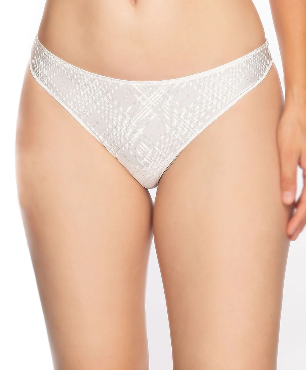 ANTIGEL DE LISE CHARMEL String Collection Belle Des Neiges Nacre Et Or De Chez Antigel Par Lise Charmel. 3 ANTIGEL DE LISE CHARMEL String Collection Belle Des Neiges Nacre Et Or De Chez Antigel Par Lise Charmel.