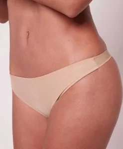 Simone Perele String Inspiration De Chez Simone Pérèle Effet Invisible Sous Les Vêtements En Maille Microfibre "lotion Touch" Légère Et Ultra-confortable.