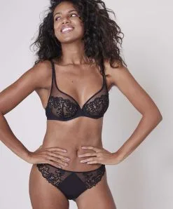 Simone Perele String Noir Collection Saga De Chez Simone Pérèle -SOUTIEN-GORGE Soldes Boutique String Simone Perele Saga noir 15C700 016 ensemble