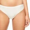 String Taille Basse Ivoire Invisible Collection Essentielle Soft Stretch De Chez Chantelle.  -SOUTIEN-GORGE Soldes Boutique String taille basse Chantelle soft stretch ivoire nacre C26490 035 1