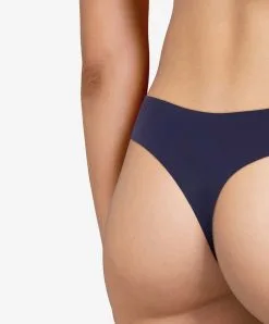 String Taille Basse Invisible Collection Essentielle Soft Stretch De Chez Chantelle, Coloris Saphir.  -SOUTIEN-GORGE Soldes Boutique String taille basse Chantelle soft stretch saphir bleu nuit C26490 0K4 503