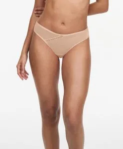 Tanga Collection Chic Essential Coloris Beige Doré De Chez Chantelle Paris.