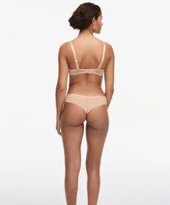 Tanga Collection Chic Essential Coloris Beige Doré  De Chez Chantelle Paris.  -SOUTIEN-GORGE Soldes Boutique Tanga Chantelle Chic Essential beige dore peau C16G90 01N 4