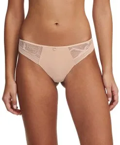 Tanga De La Marque De Lingerie Chantelle, Collection True Lace, Coloris Beige Doré.