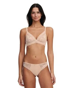 Tanga De La Marque De Lingerie Chantelle, Collection True Lace, Coloris Beige Doré. -SOUTIEN-GORGE Soldes Boutique Tanga Chantelle true lace beige dore chair C11M90 01N 4