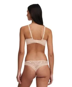 Tanga De La Marque De Lingerie Chantelle, Collection True Lace, Coloris Beige Doré. -SOUTIEN-GORGE Soldes Boutique Tanga Chantelle true lace beige dore chair C11M90 01N 6