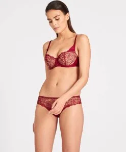 Slip Brésilien Collection Capsule Miss Karl De La Collaboration Karl Lagerfeld X Aubade. -SOUTIEN-GORGE Soldes Boutique slip bresilien miss karl Aubade rubis UC22 RBI 2