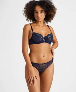 Slip Italien Aubade De La Collection Velvet Memories. 7 Slip Italien Aubade De La Collection Velvet Memories. -SOUTIEN-GORGE Soldes Boutique slip italien velvet memories Aubade bleu nuit RB27 TWIL 2